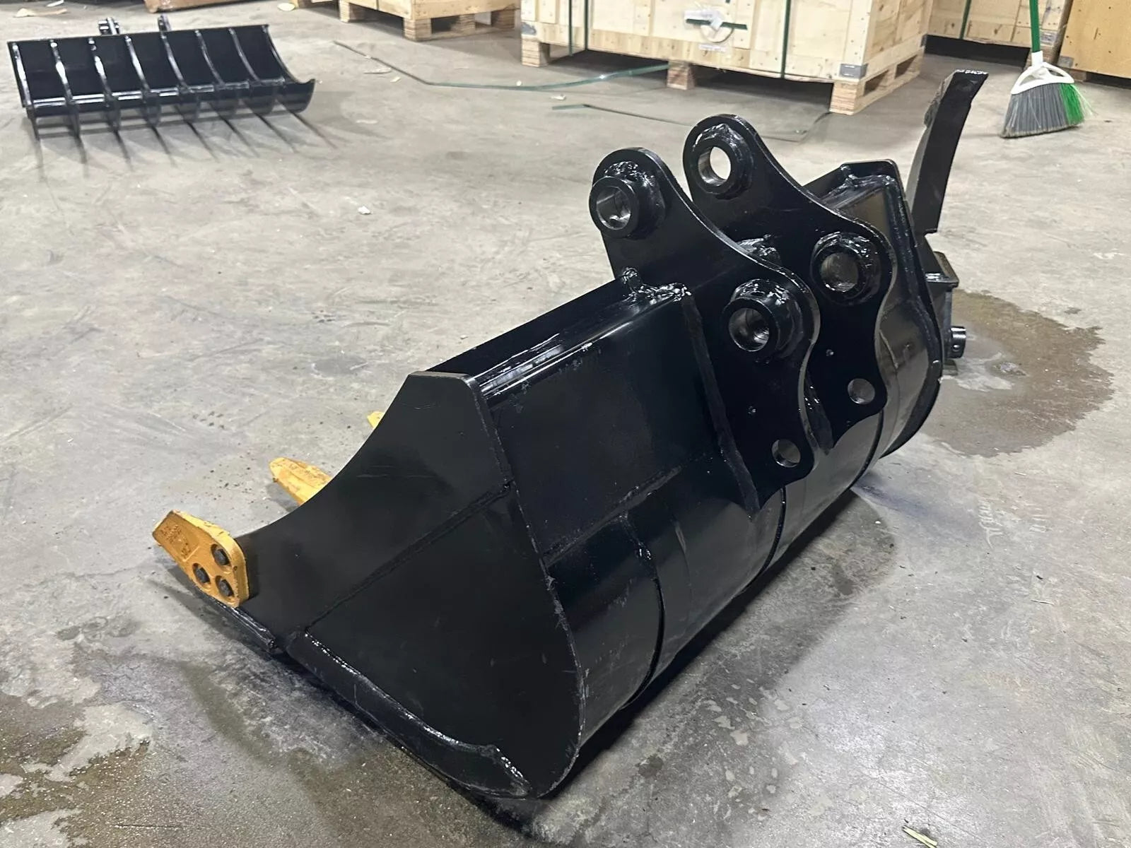 3.5 Ton Excavator 31 Inch Bucket Attachment For Rippa