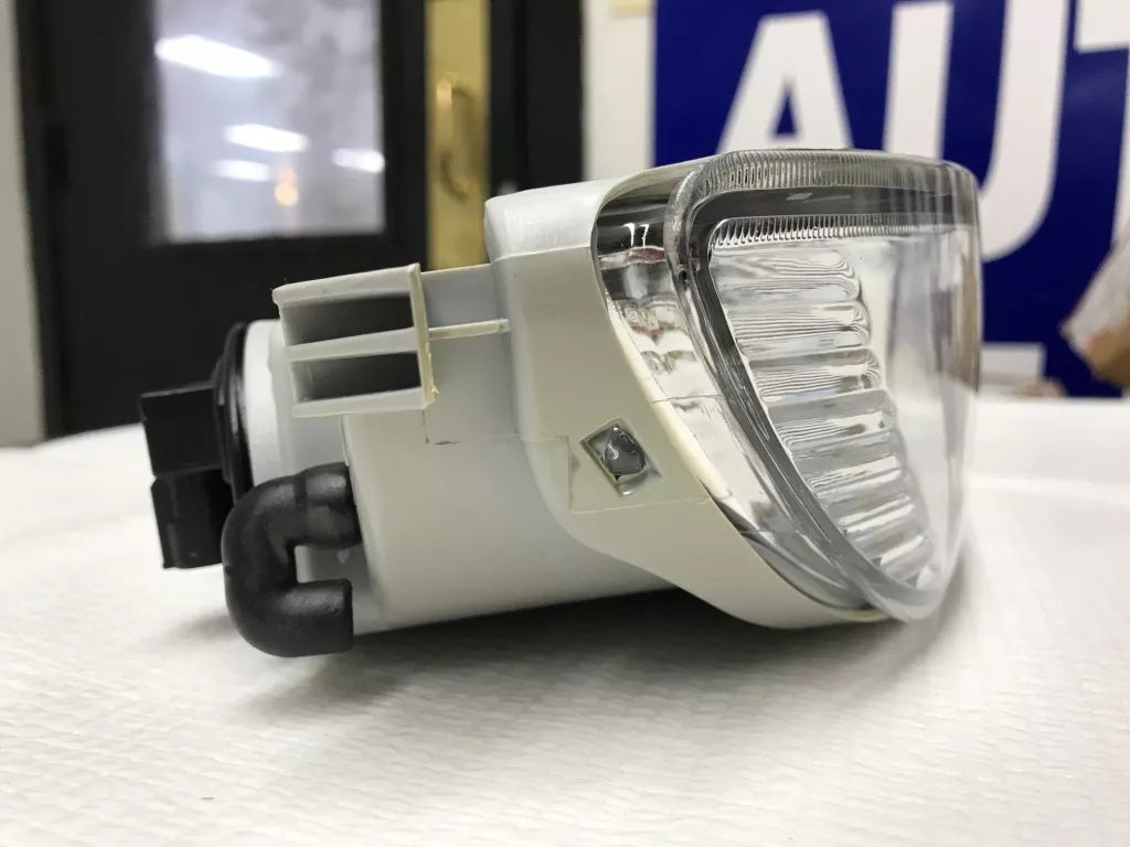 2003-2004 TOYOTA COROLLA FOG LAMP ASSEMBLY RIGHT HAND