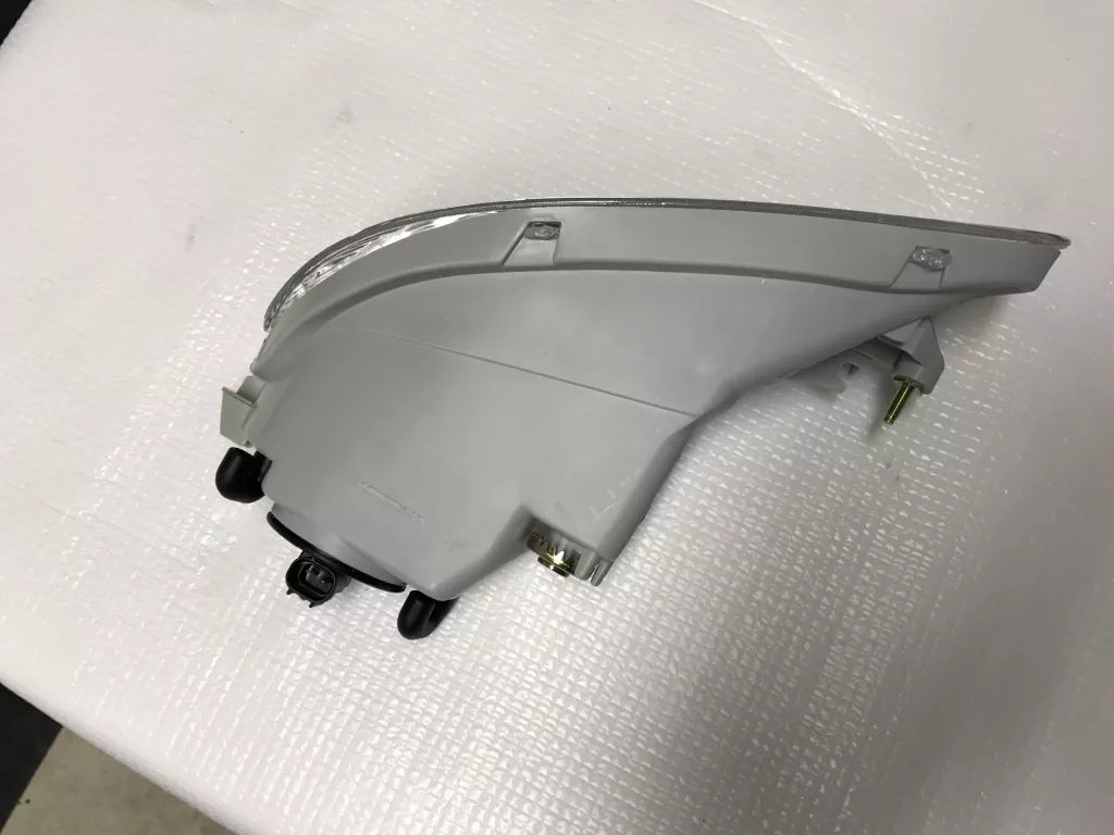 2003-2004 TOYOTA COROLLA FOG LAMP ASSEMBLY RIGHT HAND