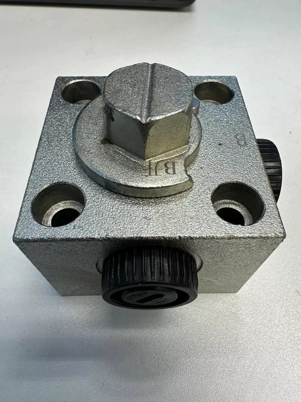 1 Ton Excavator (3 Way Diverter Valve Body) Part