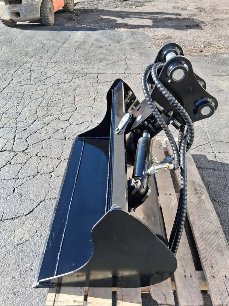 40" Hydraulic Tilt Bucket for 3.5 Ton Excavator – 1.55" Pin RIPPA