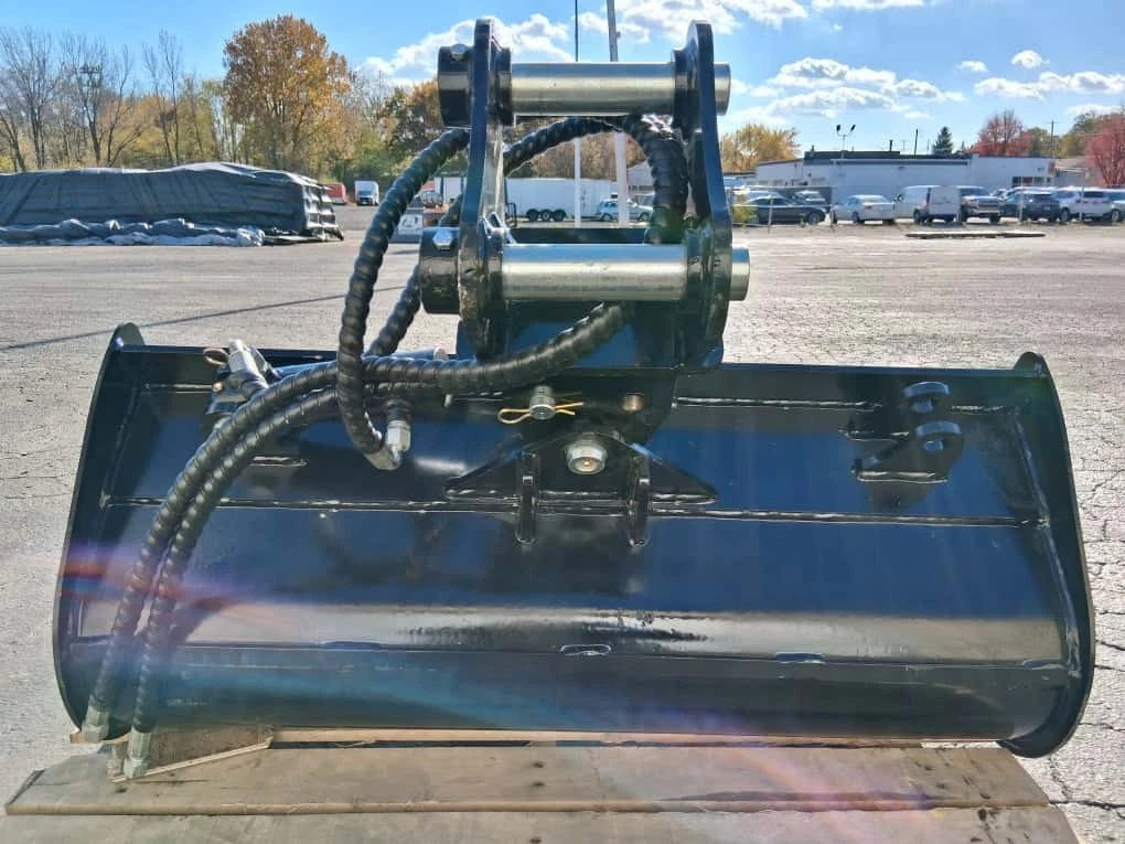 40" Hydraulic Tilt Bucket for 3.5 Ton Excavator – 1.55" Pin RIPPA