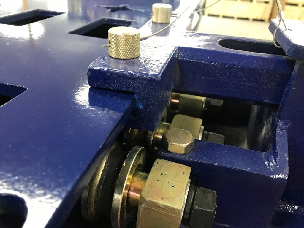 25 FEET 4 TOWERS AUTO BODY SHOP FRAME MACHINE WITH FREE CLAMPS, TOOLS TOOL CART