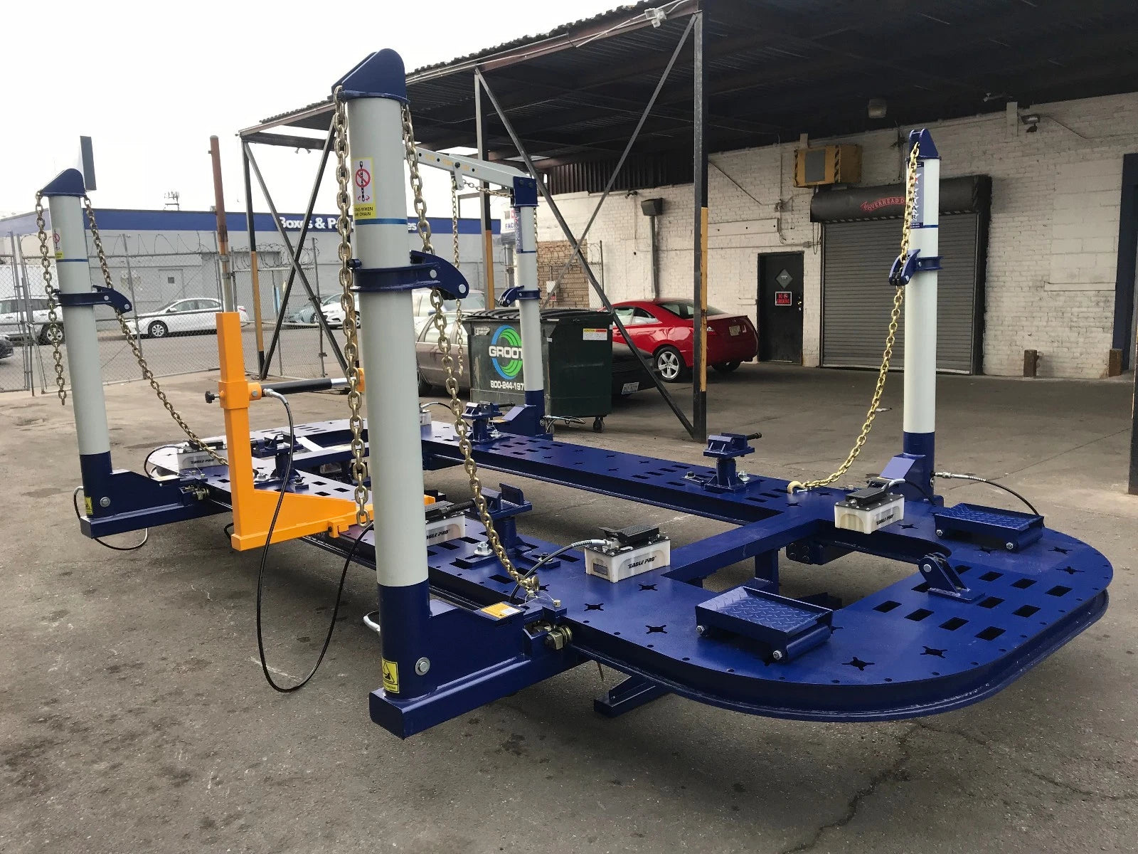 25 FEET 4 TOWERS AUTO BODY SHOP FRAME MACHINE WITH FREE CLAMPS, TOOLS TOOL CART