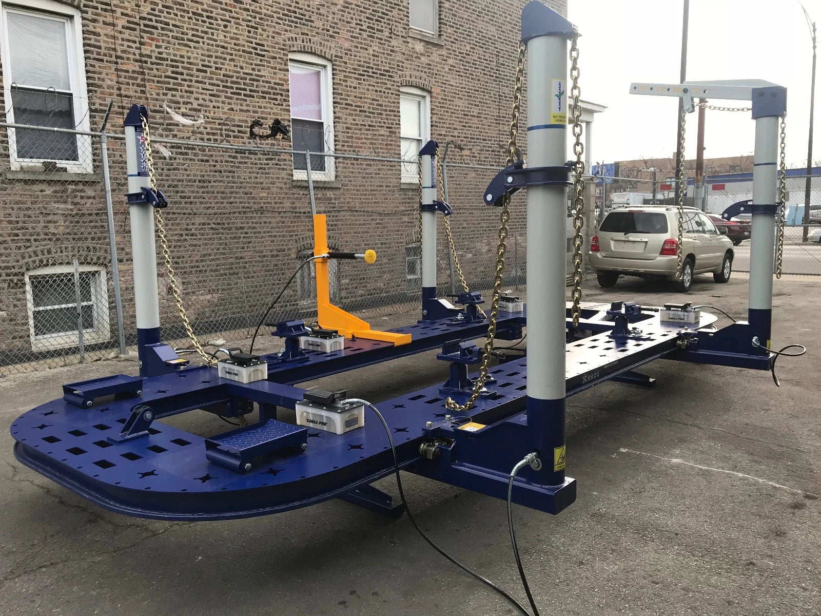 25 FEET 4 TOWERS AUTO BODY SHOP FRAME MACHINE WITH FREE CLAMPS, TOOLS TOOL CART