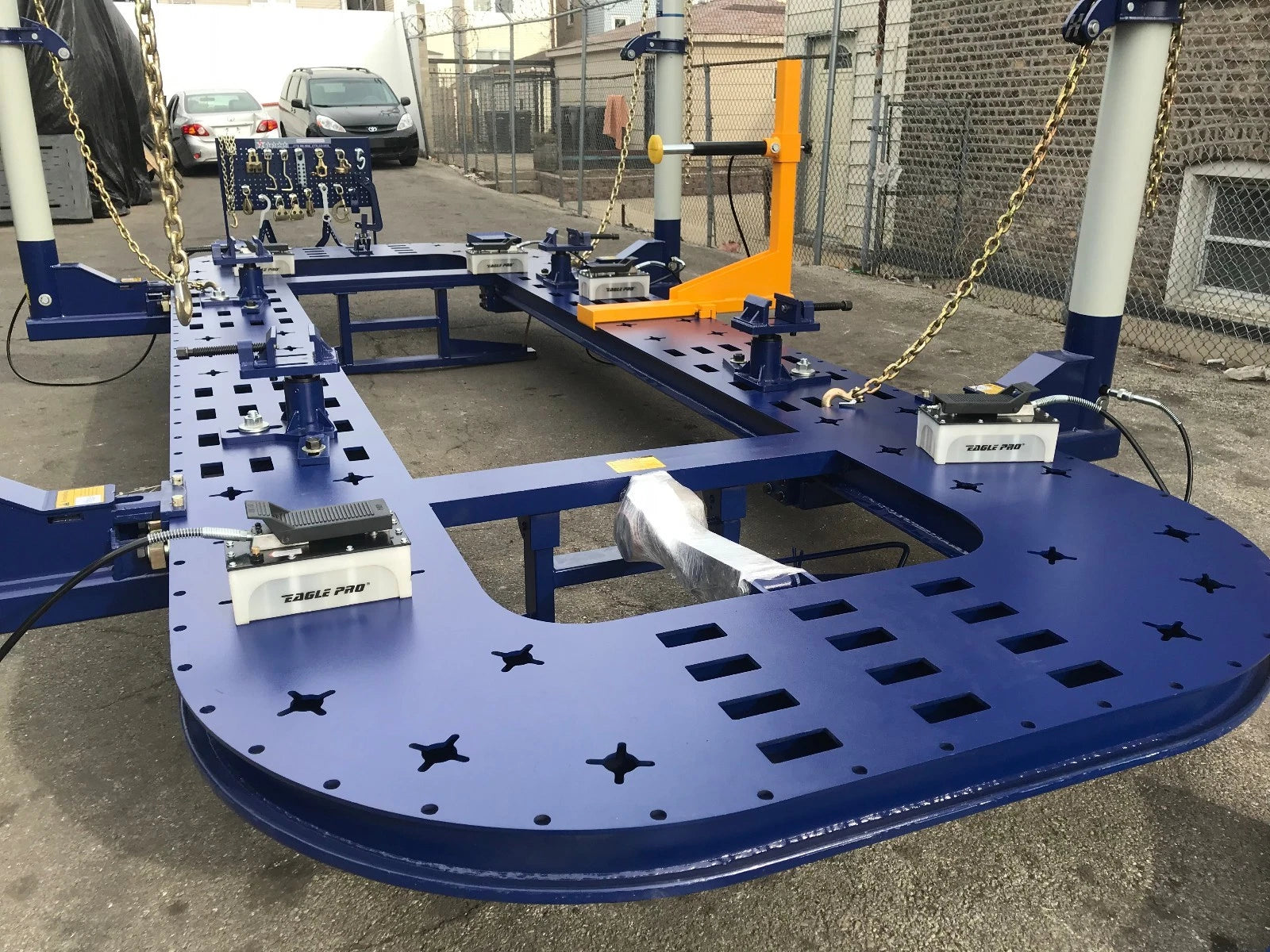 25 FEET 4 TOWERS AUTO BODY SHOP FRAME MACHINE WITH FREE CLAMPS, TOOLS TOOL CART