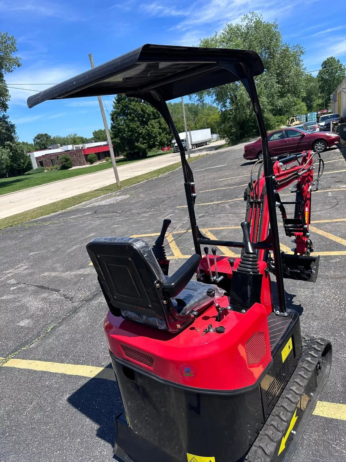 New 1 Ton PILOT CONTROL Mini Excavator, Briggs & Stratton Engine 13.5 HP