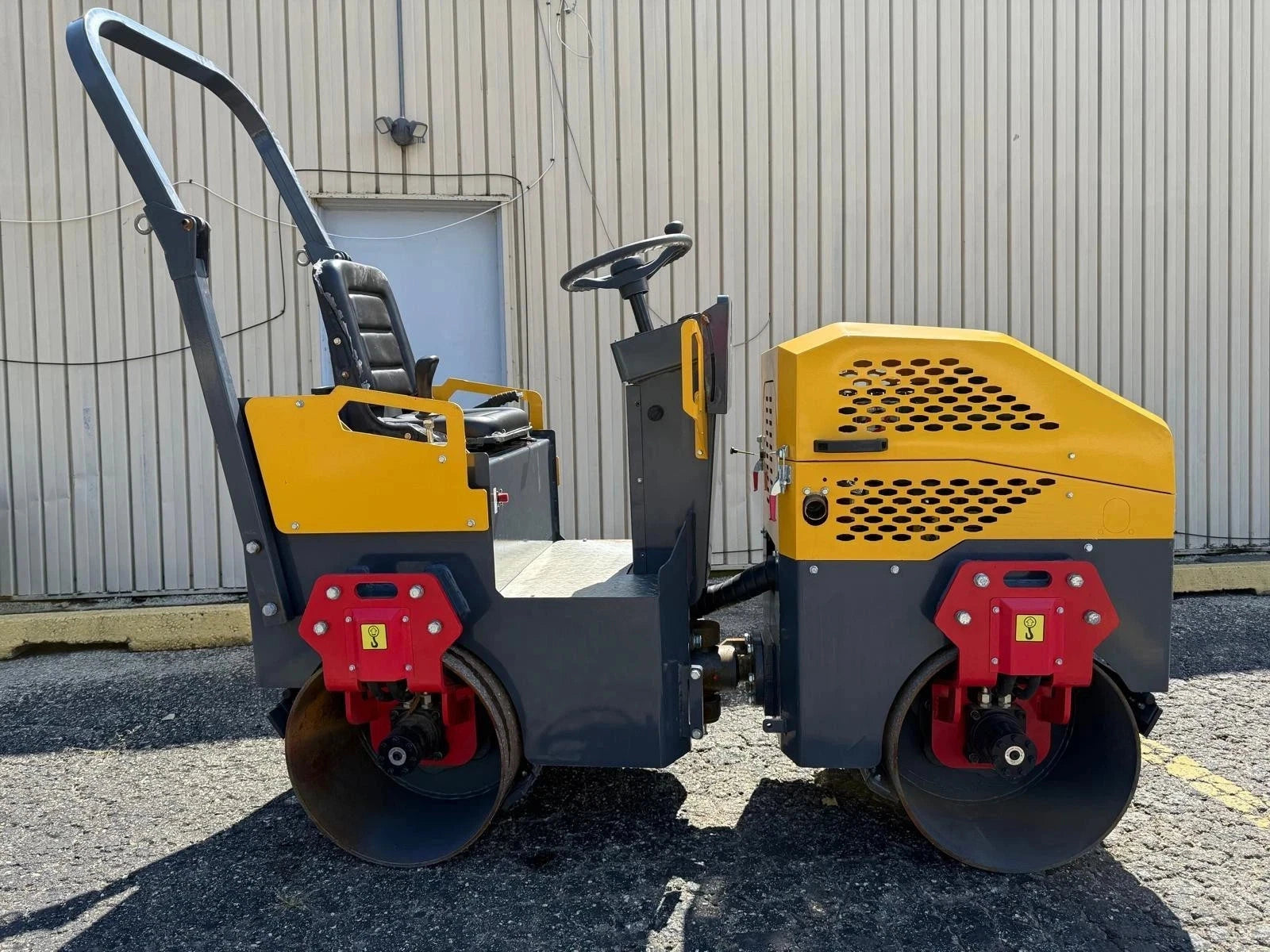 New 1 Ton Asphalt Roller BRIGGS & STRATTON ENGINE - EPA certified Local Pick Up