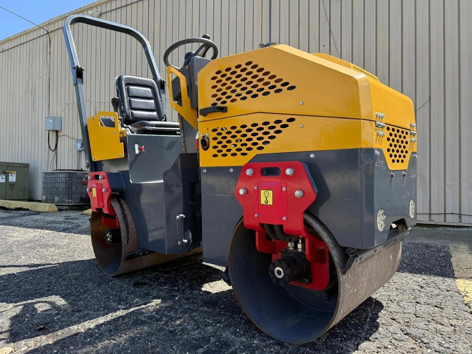 New 1 Ton Asphalt Roller BRIGGS & STRATTON ENGINE - EPA certified Local Pick Up