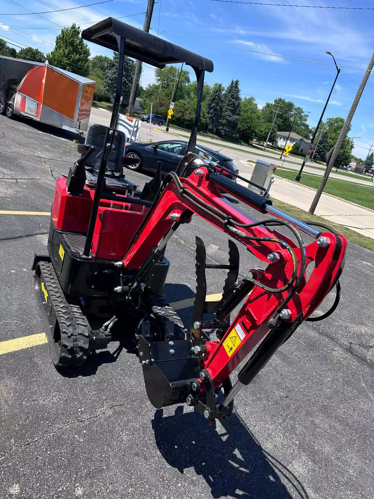 New 1 Ton PILOT CONTROL Mini Excavator, Briggs & Stratton Engine 13.5 HP