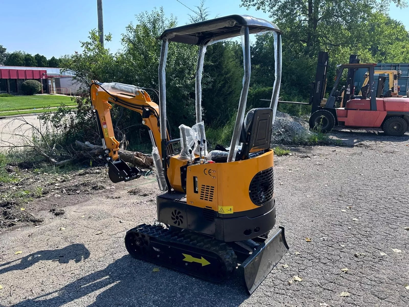 New Mini Excavator, 1 Ton EPA Certified USA Gas Briggs & Stratton Engine
