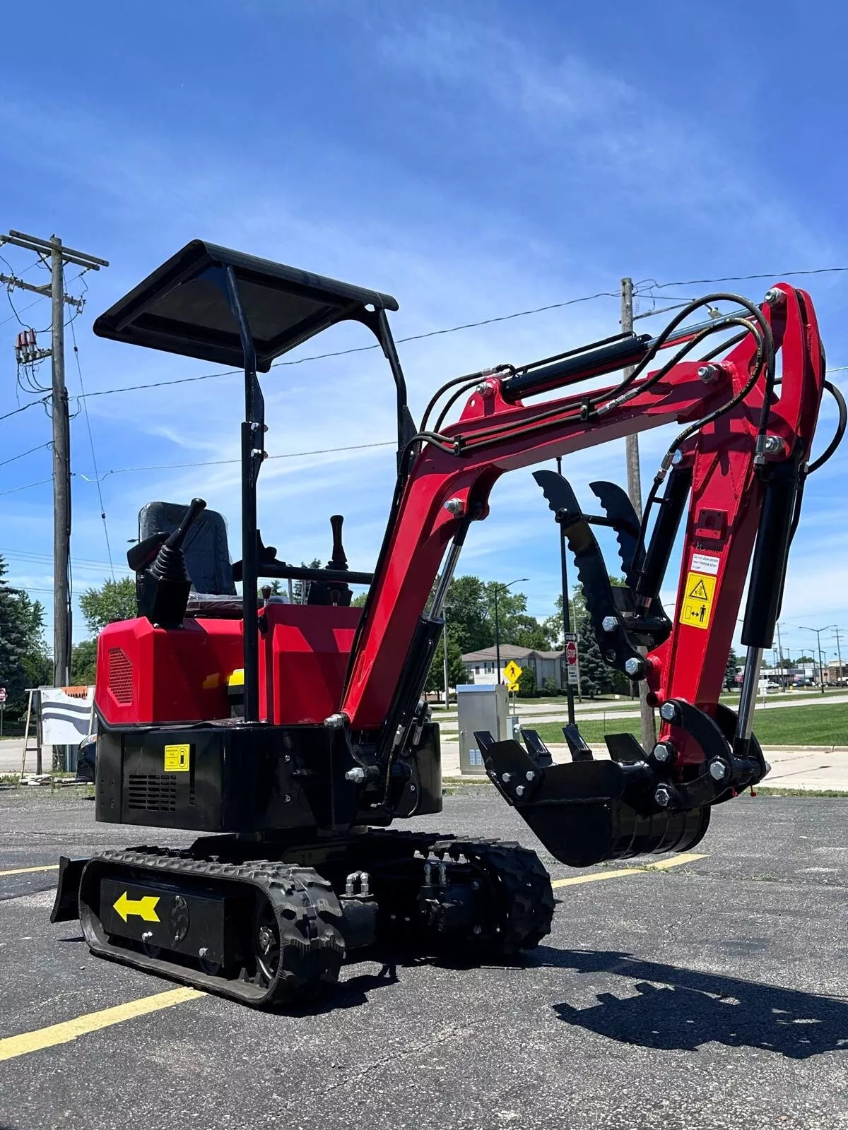 New 1 Ton PILOT CONTROL Mini Excavator, Briggs & Stratton Engine 13.5 HP