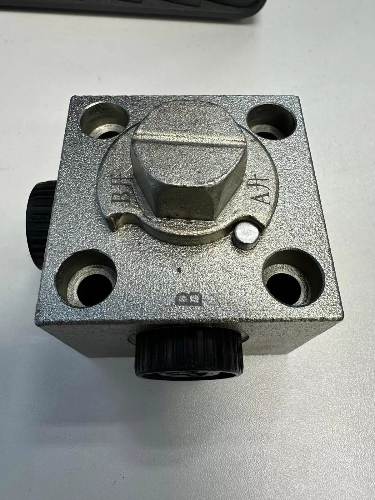 1 Ton Excavator (3 Way Diverter Valve Body) Part